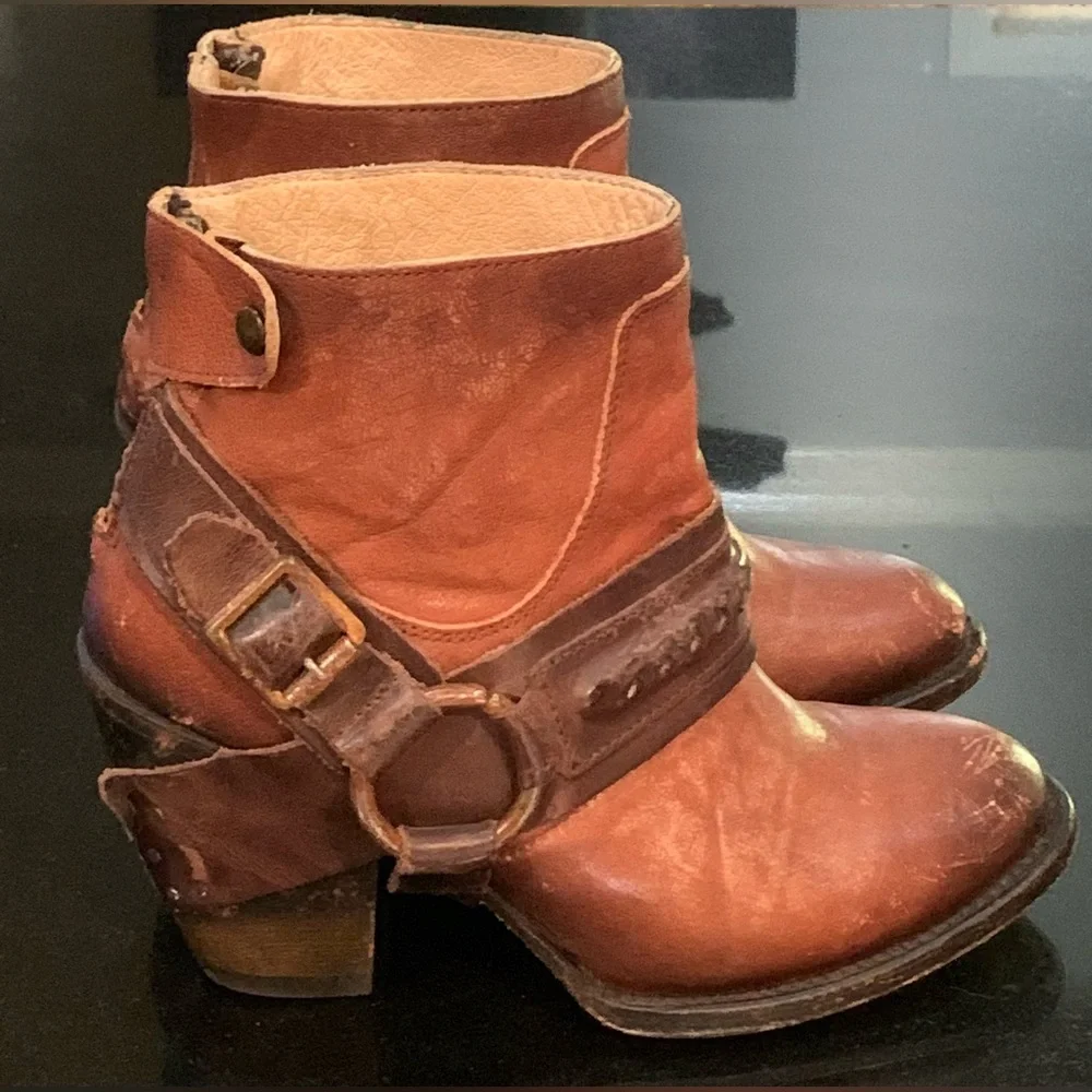 Freebird by Steven Elpso Harness Ankle Boot, Size 7 - Picture 9 of 14